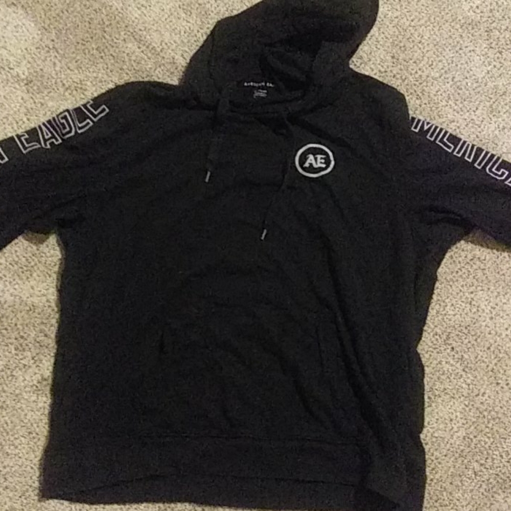 American eagle standard fit black sweatshirt